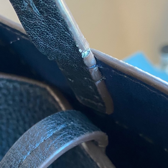 Tory Burch McGraw Tote - Black / Royal Navy - Picture 15 of 16